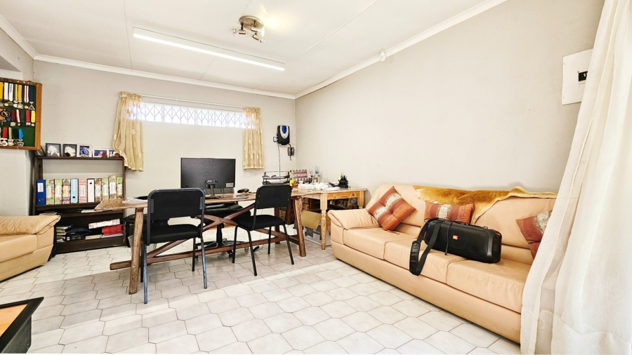 5 Bedroom Property for Sale in Roodia Gauteng