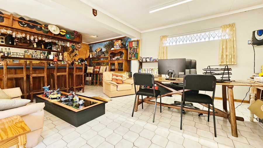 5 Bedroom Property for Sale in Roodia Gauteng