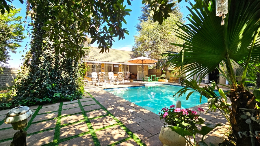 5 Bedroom Property for Sale in Roodia Gauteng