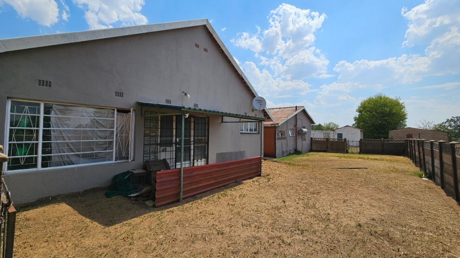 4 Bedroom Property for Sale in Buyscelia Gauteng