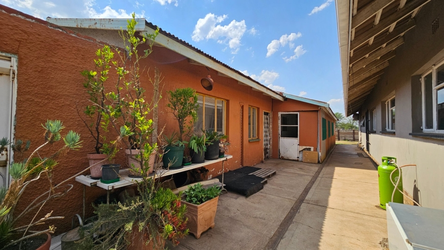 4 Bedroom Property for Sale in Buyscelia Gauteng