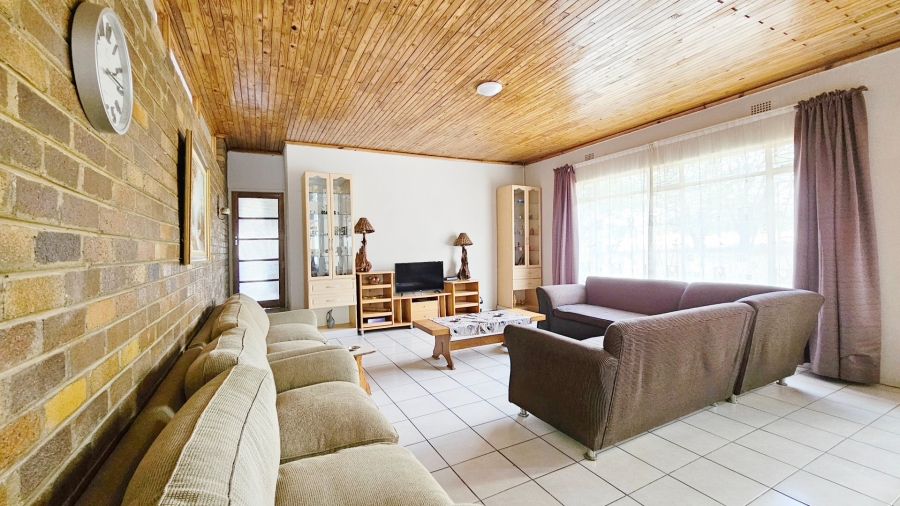 4 Bedroom Property for Sale in Buyscelia Gauteng