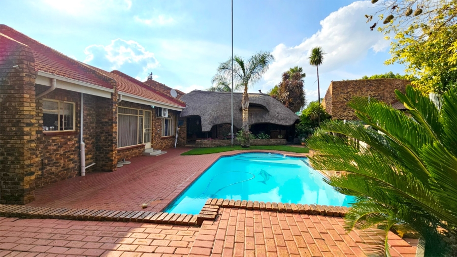 4 Bedroom Property for Sale in Falcon Ridge Gauteng