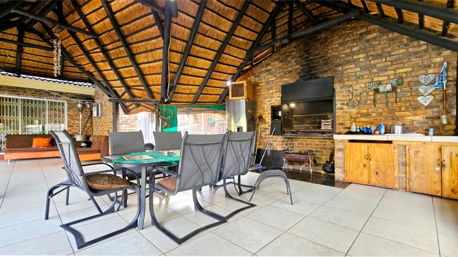 4 Bedroom Property for Sale in Falcon Ridge Gauteng