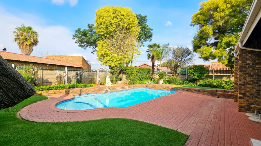 4 Bedroom Property for Sale in Falcon Ridge Gauteng