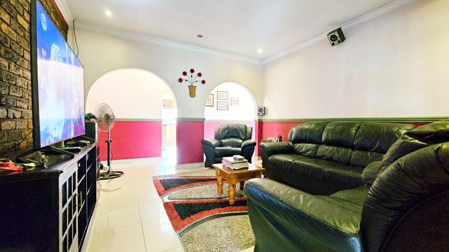 4 Bedroom Property for Sale in Falcon Ridge Gauteng