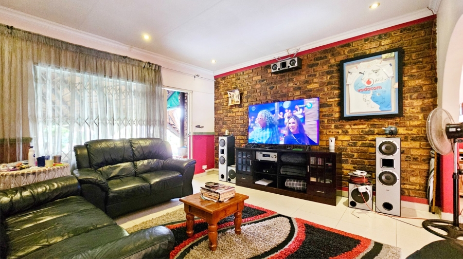 4 Bedroom Property for Sale in Falcon Ridge Gauteng
