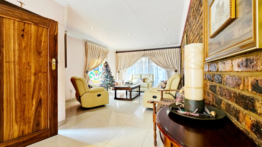 4 Bedroom Property for Sale in Falcon Ridge Gauteng