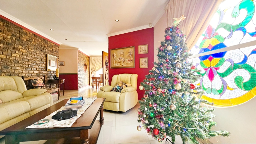 4 Bedroom Property for Sale in Falcon Ridge Gauteng