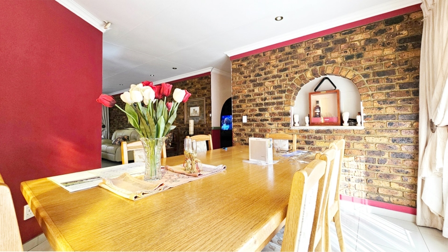 4 Bedroom Property for Sale in Falcon Ridge Gauteng