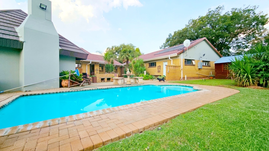 4 Bedroom Property for Sale in Three Rivers East Gauteng