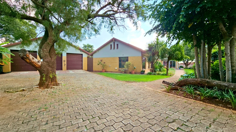 4 Bedroom Property for Sale in Three Rivers East Gauteng