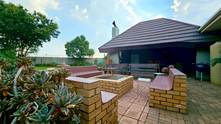 4 Bedroom Property for Sale in Three Rivers East Gauteng