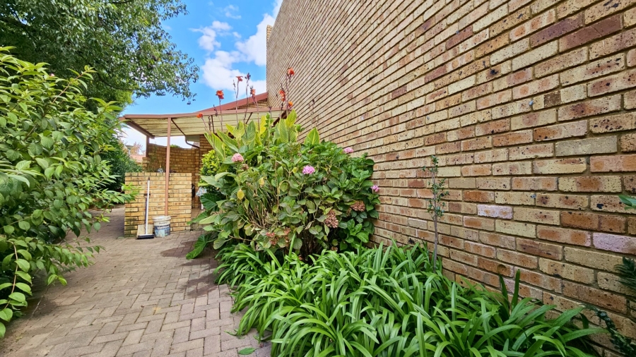 4 Bedroom Property for Sale in Three Rivers Gauteng
