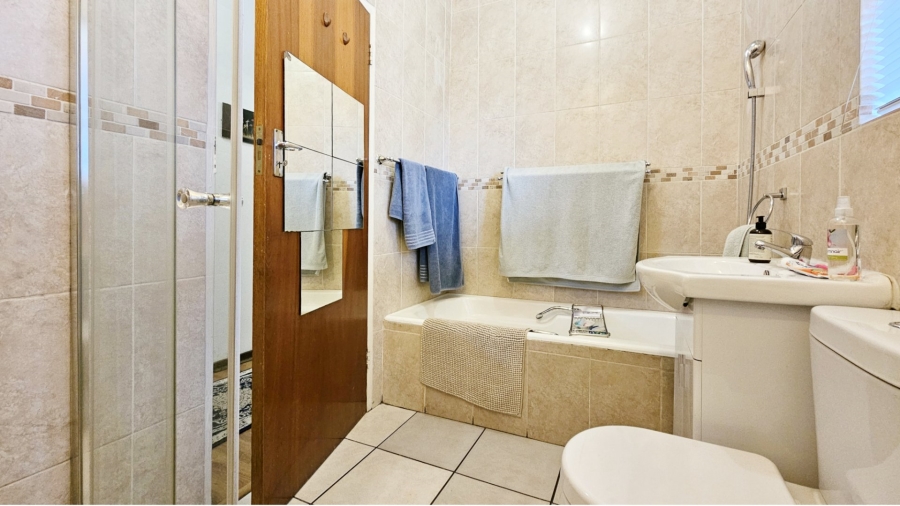 4 Bedroom Property for Sale in Three Rivers Gauteng