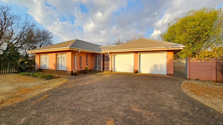 4 Bedroom Property for Sale in Three Rivers East Gauteng