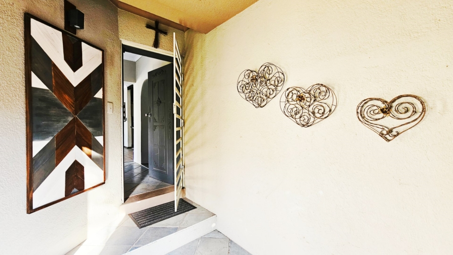 4 Bedroom Property for Sale in Three Rivers East Gauteng