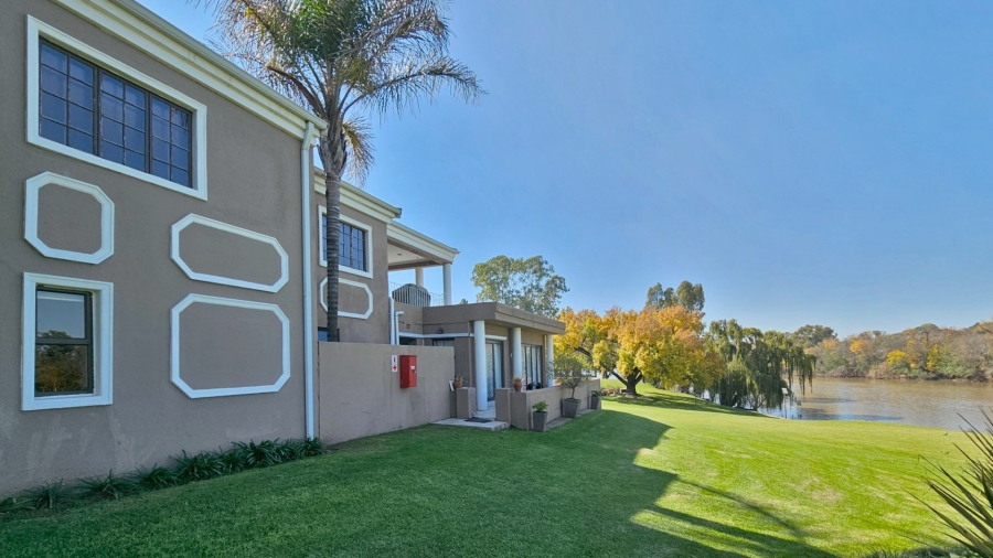 4 Bedroom Property for Sale in Rivierra Villas Gauteng