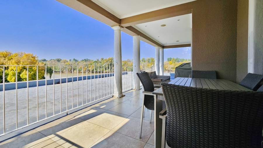 4 Bedroom Property for Sale in Rivierra Villas Gauteng