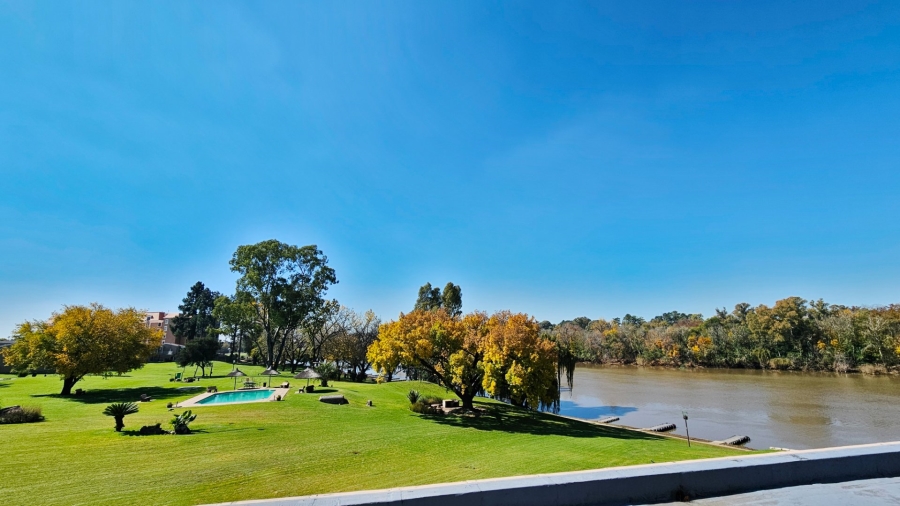 4 Bedroom Property for Sale in Rivierra Villas Gauteng