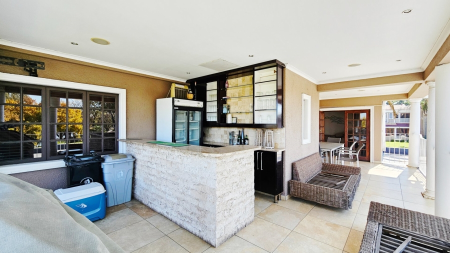 4 Bedroom Property for Sale in Rivierra Villas Gauteng