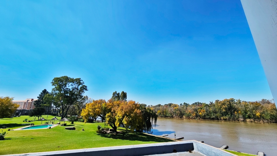 4 Bedroom Property for Sale in Rivierra Villas Gauteng