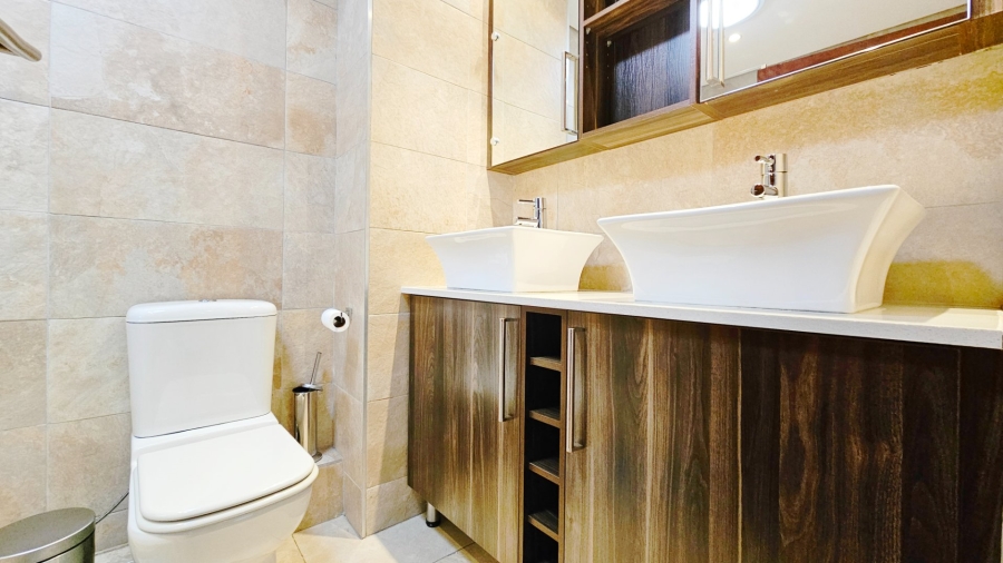 4 Bedroom Property for Sale in Rivierra Villas Gauteng