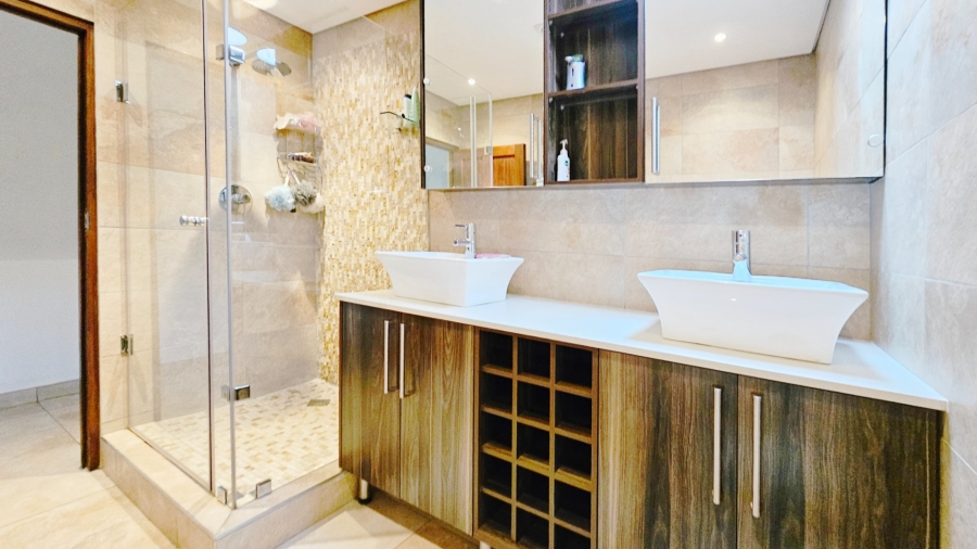 4 Bedroom Property for Sale in Rivierra Villas Gauteng