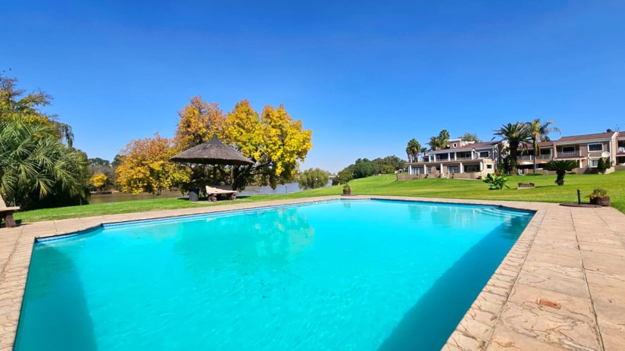4 Bedroom Property for Sale in Rivierra Villas Gauteng