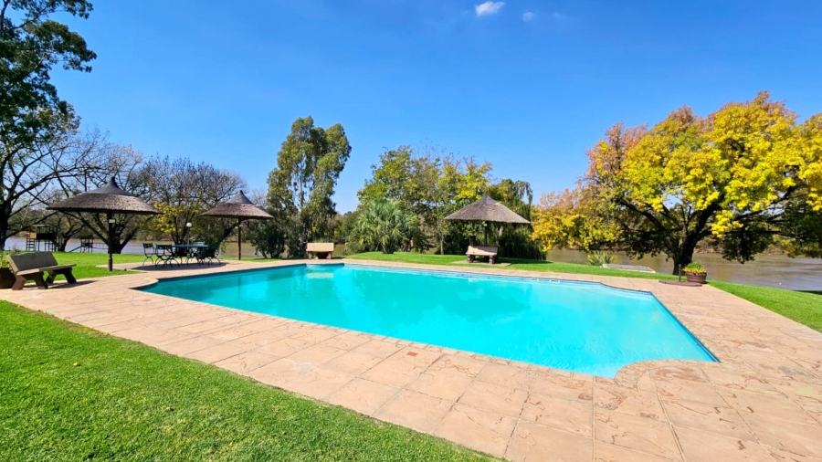 4 Bedroom Property for Sale in Rivierra Villas Gauteng