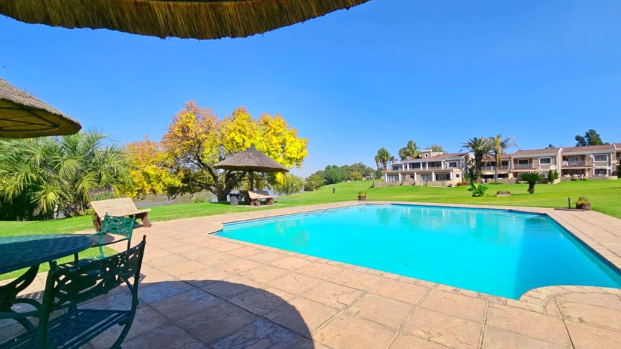 4 Bedroom Property for Sale in Rivierra Villas Gauteng