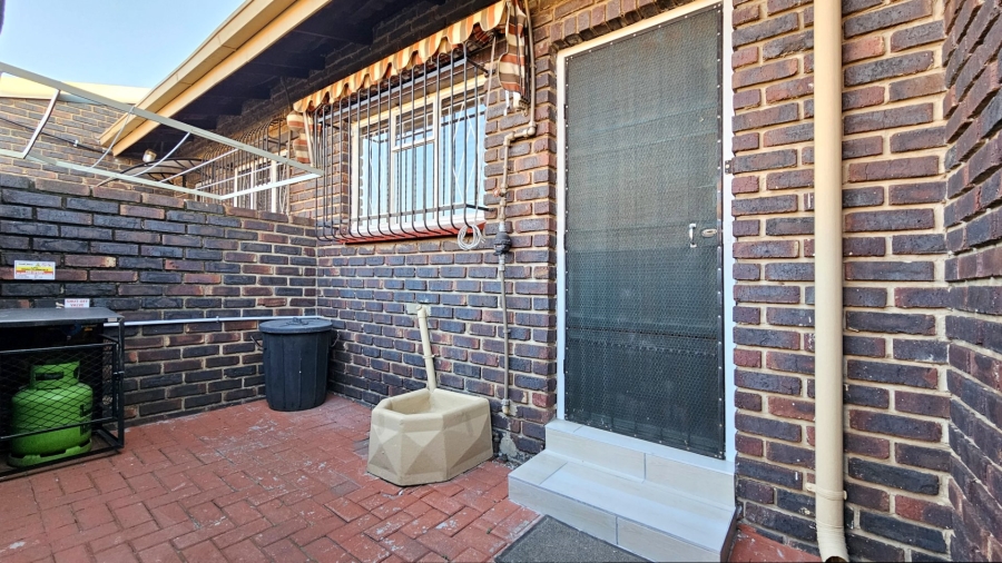 2 Bedroom Property for Sale in Three Rivers Gauteng