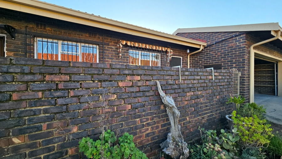 2 Bedroom Property for Sale in Three Rivers Gauteng