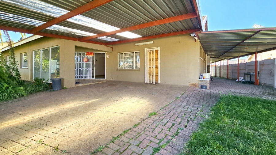 5 Bedroom Property for Sale in Falcon Ridge Gauteng