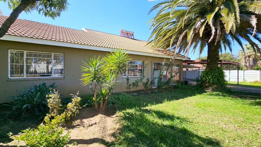 5 Bedroom Property for Sale in Falcon Ridge Gauteng