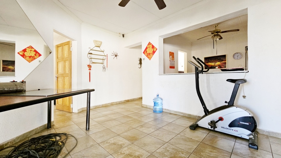 5 Bedroom Property for Sale in Falcon Ridge Gauteng