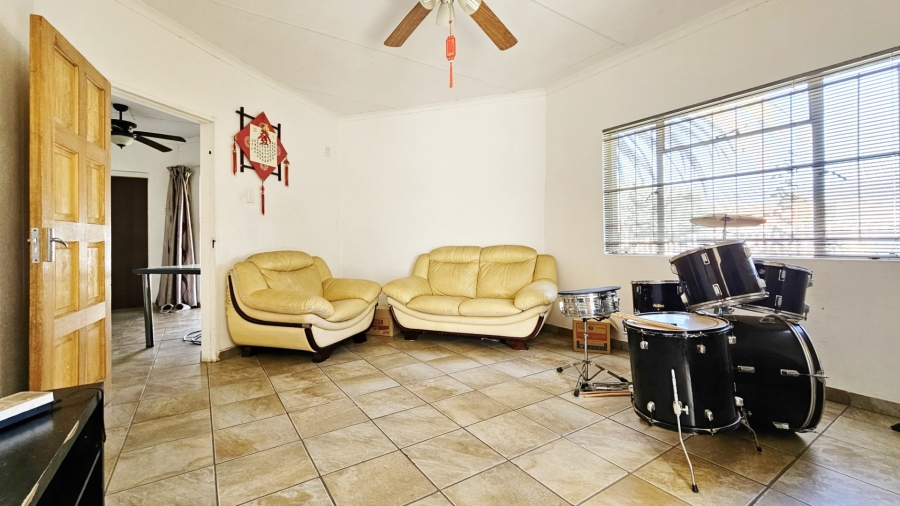 5 Bedroom Property for Sale in Falcon Ridge Gauteng