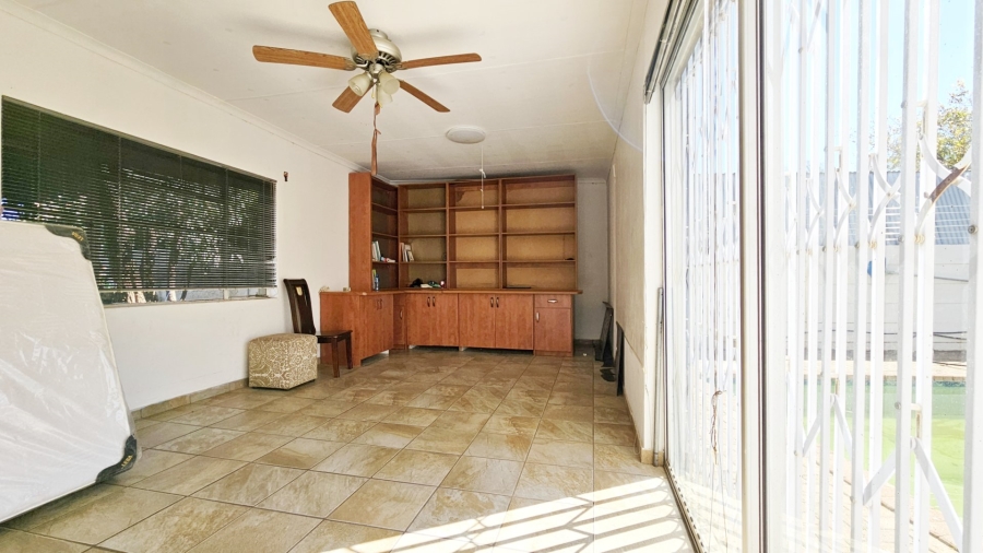5 Bedroom Property for Sale in Falcon Ridge Gauteng
