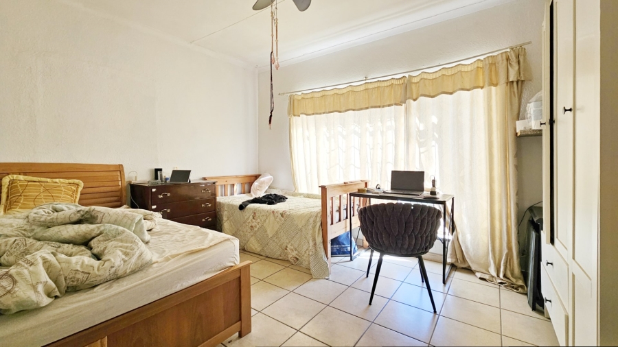 5 Bedroom Property for Sale in Falcon Ridge Gauteng