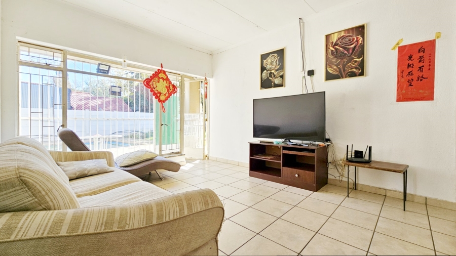 5 Bedroom Property for Sale in Falcon Ridge Gauteng
