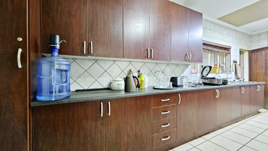 5 Bedroom Property for Sale in Falcon Ridge Gauteng