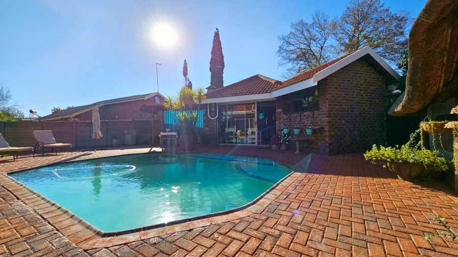 3 Bedroom Property for Sale in Falcon Ridge Gauteng