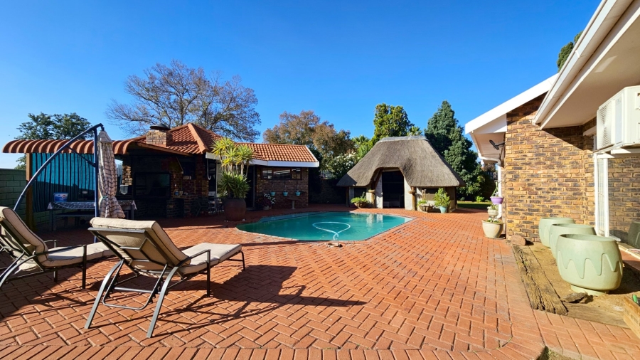 3 Bedroom Property for Sale in Falcon Ridge Gauteng