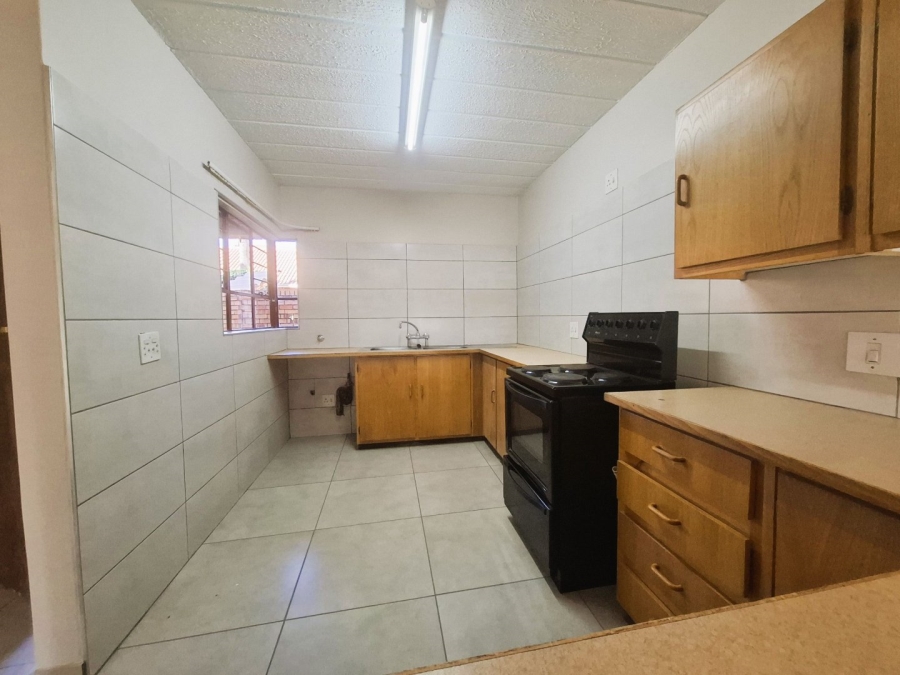 To Let 2 Bedroom Property for Rent in Garsfontein Gauteng