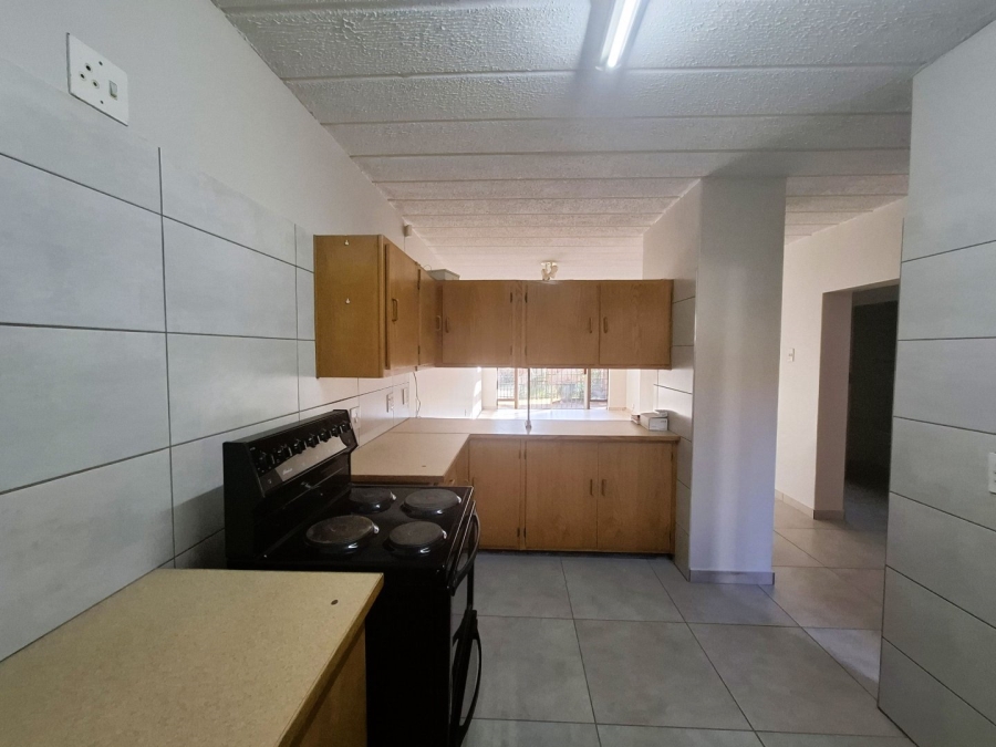 To Let 2 Bedroom Property for Rent in Garsfontein Gauteng