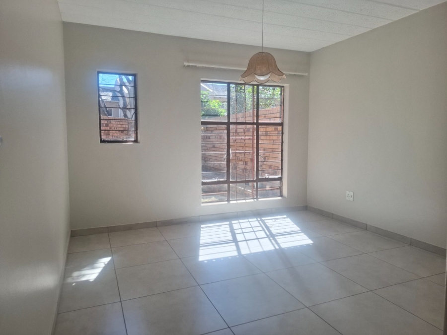 To Let 2 Bedroom Property for Rent in Garsfontein Gauteng