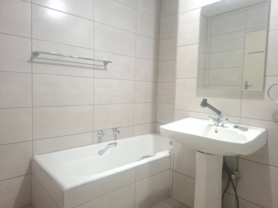 To Let 2 Bedroom Property for Rent in Garsfontein Gauteng