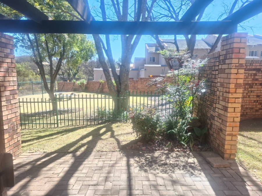 To Let 2 Bedroom Property for Rent in Garsfontein Gauteng