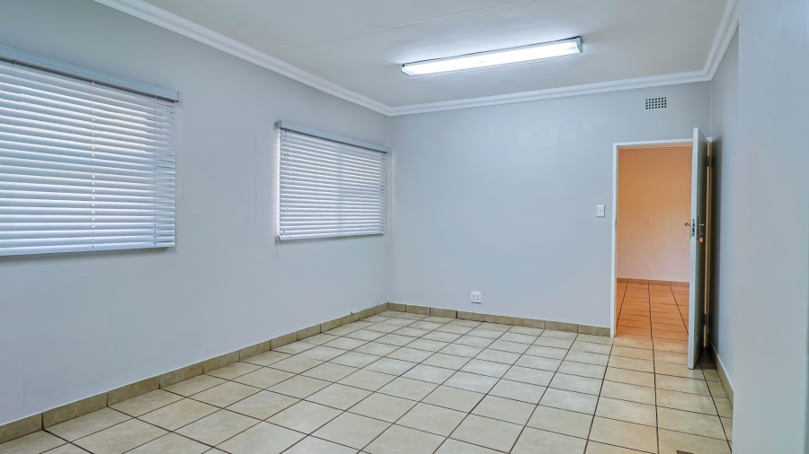  Bedroom Property for Sale in Wierda Park Gauteng