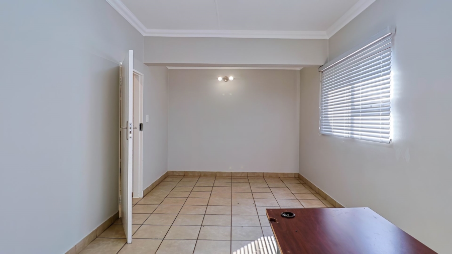  Bedroom Property for Sale in Wierda Park Gauteng